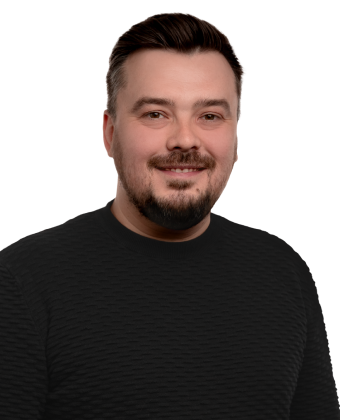 Александр <br/> Шакмаев